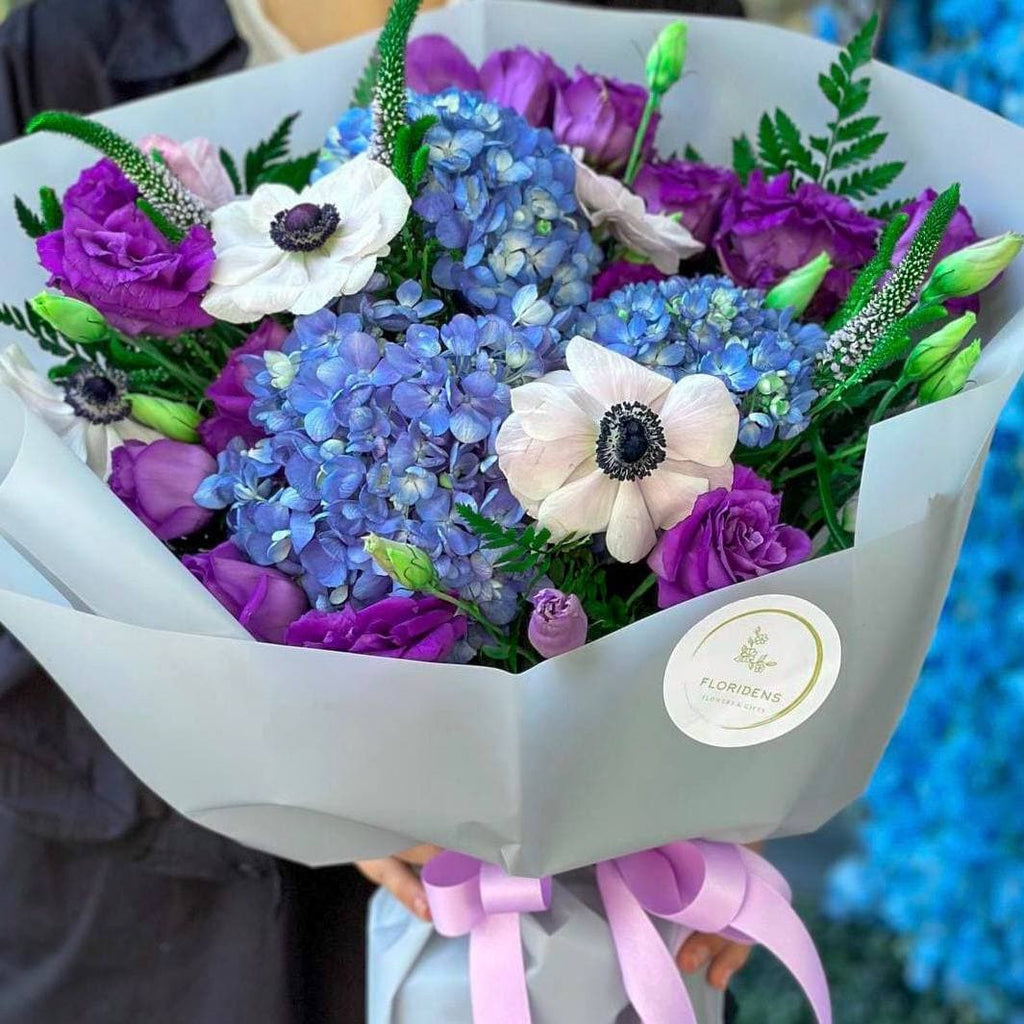Bouquet of fresh Blue Roses  Delivery or Pick up in Los Angeles – Los  Angeles Florist - Pink Clover